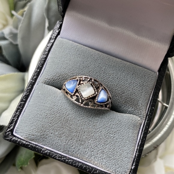 Ring - Picture 1 of 5